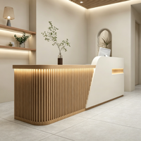 Comptoir de réception moderne pour salon de beauté, spa, hôtel, bureau, avec éclairage LED et lattes en bois, petit et personnalisé