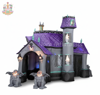 Château gonflable pour enfants sur le thème de la maison hantée d'Halloween, avec des fantômes et des gargouillons effrayants