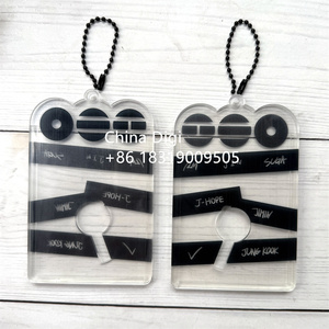 Venta al por mayor a granel: Llavero acrílico K-pop ARIRANG de la gira mundial 2026, mini colgante de ídolo K-pop, mercancía de recuerdo - Product Image 3