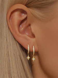 ต่างหูห่วงประดับเพชรรูปดาว เงินแท้ S925 สำหรับผู้หญิง รุ่น Gold Fashion - Product Image 2