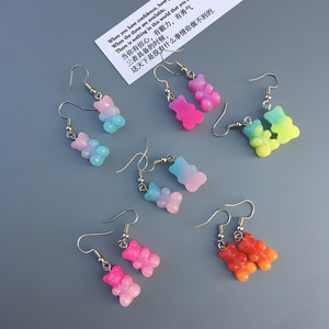 Nuevos pendientes de gota de oso de gelatina de resina bonitos de alta calidad a la moda Ombre Color caramelo Gummy Bear Clips en pendientes para niñas y niños - Product Image 3