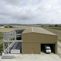 Entrepôt à structure métallique avec services de conception, fabrication et installation