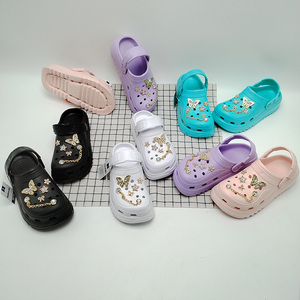 Sandali estivi personalizzati alla moda da donna facili da indossare <span class=keywords><strong>Anime</strong></span> ispirati a dita chiuse con stampa a zoccoli piatti essenziali traspiranti - Product Image 3