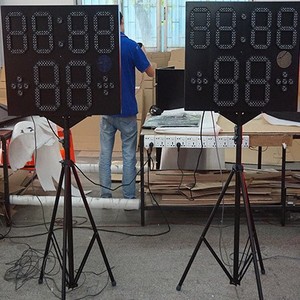 Tableau de score de basketball LED extérieur avec minuteur de compte à rebours de 24 secondes, panneau arrière en aluminium rouge et jaune, hauteur réglable, pour utilisation sur terrain de basketball - Product Image 3