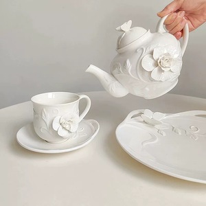 Ensemble tasse et soucoupe à café en céramique, motif floral en relief, fait main en France, luxe léger, rétro <span class=keywords><strong>vintage</strong></span>, pour le thé de l'après-midi, compatible lave-vaisselle et <span class=keywords><strong>micro</strong></span>-ondes - Product Image 1