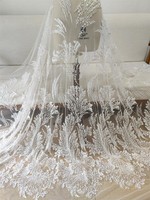 Nouveau tissu en dentelle de luxe européen et américain, brodé de fleurs, de sequins et de perles, à motif de branches, pour robe de mariée