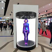 Pantalla Publicitaria Educativa Holográfica 3D de Humano Digital con IA para Interacción en Interiores, Cilíndrica, Resolución 1920x1080, con Soporte de Piso