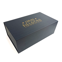 Boîte cadeau en papier pliable magnétique personnalisée, laminage mat, gaufrage, design holographique, noir mat, fermeture à rabat de luxe