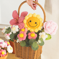 Panier de fleurs au crochet fait main, mélange de roses, tournesols et tulipes, ornement de bureau esthétique, cadeau pour la fête des mères et la fête des enseignants