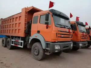 Camions bennes chinois 4x2 ZZ3167M3811 Nouveaux ZZ3167M4611 213kW – Emplois pour chauffeurs <span class=keywords><strong>de</strong></span> camions bennes - Product Image 2