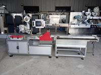 Prix usine plein servomoteur bébé lingette humide en plastique couvercle applicateur Machine boîte couvercle applicateur Machine
