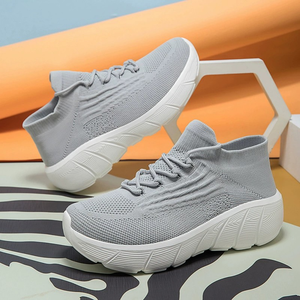 Scarpe da Passeggio R Fashion, Sneakers Traspiranti Leggere e Comode per l'Uso Quotidiano in Città - Product Image 1