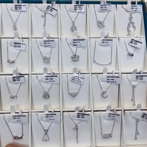 Venta Directa de Fábrica al Por Mayor Collar para Mujer Surtido Colgante de Moda al Mayoreo - Product Image 6
