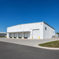 Entrepôt préfabriqué en structure métallique, design moderne, poutre en H conforme EN 1090, charpente portique, atelier métallique, bâtiment de stockage