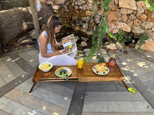 <span class=keywords><strong>Plateau</strong></span> de lit/<span class=keywords><strong>canapé</strong></span> rectangulaire en bois d'acacia, gain de place, double usage, avec emplacements pour tasses, idéal pour le petit-déjeuner, prêt à offrir - Product Image 4