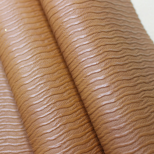 Cuero Sintético de PVC con Textura de Corteza Arrugada en Relieve, Textura Vertical, para Sofás, Bolsos, Zapatos y Tapicería - Product Image 3