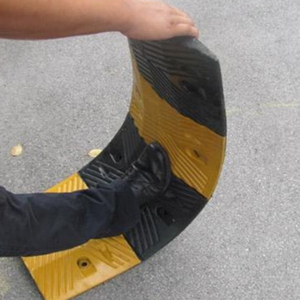 Seguridad <span class=keywords><strong>de</strong></span> tráfico Carretera <span class=keywords><strong>de</strong></span> hormigón Custom Heavy Duty Amarillo-negro Caucho Topes <span class=keywords><strong>de</strong></span> <span class=keywords><strong>velocidad</strong></span> - Product Image 4