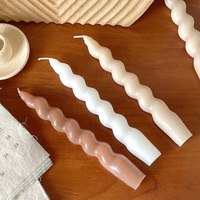 Bougies coniques parfumées en spirale torsadée colorées de vente chaude avec emballage individuel pour la décoration de fête d'anniversaire