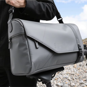 Sac de poitrine multifonctionnel imperméable pour hommes, idéal pour le sport, la gym, les voyages, la moto et le vélo - Product Image 4