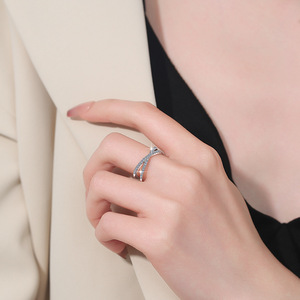 Anillo <span class=keywords><strong>de</strong></span> Diamantes Moissanite en Forma <span class=keywords><strong>de</strong></span> X, Elegante y a la Moda, para Mujer, Anillo <span class=keywords><strong>de</strong></span> Plata <span class=keywords><strong>de</strong></span> Ley S925, Venta al por Mayor - Product Image 4