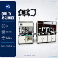Machine d'assemblage de poignées de porte intérieures avec station de rivetage et test d'actionnement de commutateur de module de porte de niveau 1, intégrant une cellule robotisée six axes ISO 9001