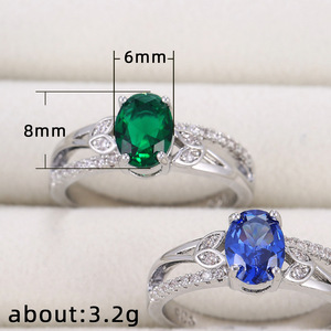 Anello Elegante da Donna con Bordo in Pizzo e Accento Verde, Gioiello Scintillante in Lega Regolabile, Stile Moderno - Product Image 5