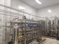 Ligne de remplissage rotative pour flacons IV en verre et PP avec système de bouchage et de scellage