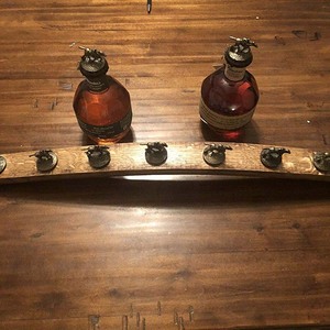Una duela <span class=keywords><strong>de</strong></span> barril <span class=keywords><strong>de</strong></span> roble, tapón <span class=keywords><strong>de</strong></span> corcho <span class=keywords><strong>de</strong></span> whisky <span class=keywords><strong>Bourbon</strong></span> personalizado, bandeja <span class=keywords><strong>de</strong></span> madera, tapones <span class=keywords><strong>de</strong></span> corcho <span class=keywords><strong>de</strong></span> caballo <span class=keywords><strong>Blanton</strong></span> - Product Image 6