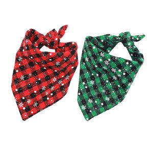 Écharpe pour chien de compagnie en coton et polyester, motif à carreaux triangulaires, noir et rouge, cadeau de Noël d'hiver - Product Image 1