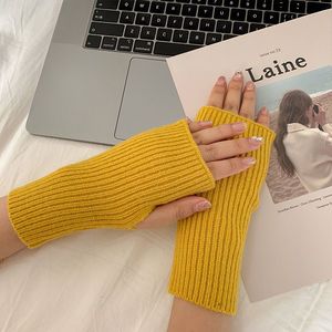 Mitaines thermiques exquises pour femmes hiver chaud tricoté chauffe-bras sans doigts longs gants avec trou pour le pouce pour la chaleur extérieure - Product Image 5