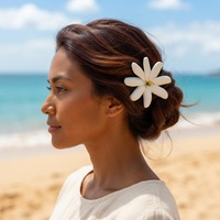 Fleur de Tiaré Artificielle Blanche en Mousse EVA de 8 CM, Style Fête Insulaire, Pointe Jaune pour Oreille