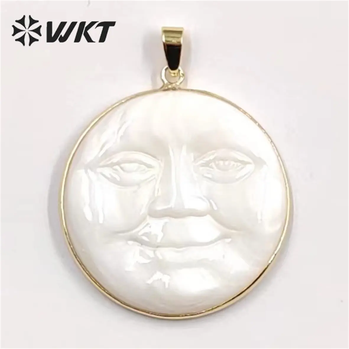 WT-JP334 Big Size 35MM Natural white shell Sun Pendant Gold bezel unique Energy hand carved smile pendant for necklace