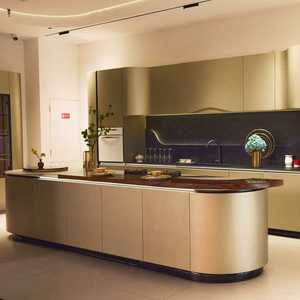 Mobili da Cucina Moderni in Laccato su Misura con <span class=keywords><strong>Isola</strong></span> Arrotondata, Ante Senza Maniglie e Spazio di Archiviazione Integrato Realizzato su Ordinazione - Product Image 1