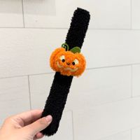 Décorations d'Halloween Goode : Bracelet en peluche à pression pour enfants, motifs chat, citrouille, chauve-souris