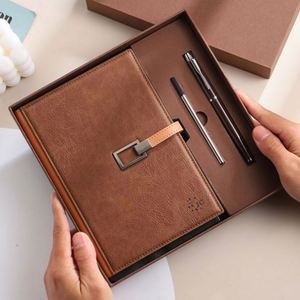 Set de Regalo Corporativo de Lujo: Agenda de Oficina A5 Azul con Cierre Magnético, Cuaderno de Cuero 2025 y Bolígrafo - Product Image 6
