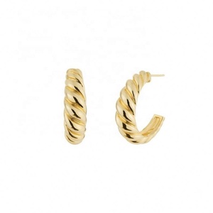 Gioielli permanenti da donna 18k oro placcato in ottone cornetto orecchino di fascia alta <span class=keywords><strong>bigiotteria</strong></span> delicato orecchino all'ingrosso - Product Image 1
