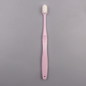 Brosse à dents à poils doux pour adultes, 17,8 cm, nylon, manuelle, usage domestique - Product Image 1