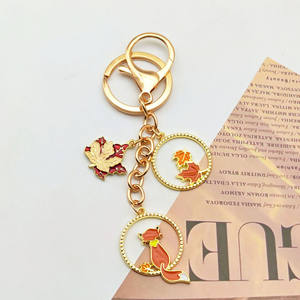 พวงกุญแจรูปใบเมเปิ้ลทำมือประดับมุก  ตกแต่งกระเป๋า  ใส่เคสหูฟัง  จี้น่ารัก - Product Image 2