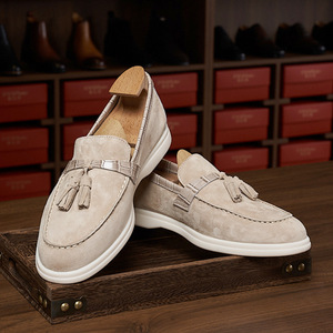 Chaussures mocassins en daim pour hommes, à bout pointu, à enfiler, avec pompons, en cuir véritable de haute qualité - Product Image 3