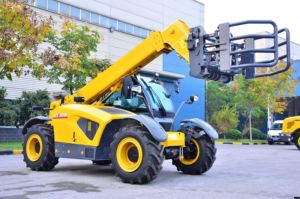 Manipulador Telescópico de 3 Toneladas XC6-3006K de Marca China de Primera Calidad con Cabina Cerrada para Proyectos de Construcción y Trabajos Logísticos - Product Image 3