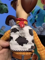Figura de acción Sheriff Woody con voz en español, juguete de Toy Story con cuerda para hablar y caja de voz con versiones multilingües