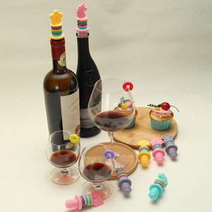 Juego de Tapones para Botellas de Vino y Abalorios para Vasos con Diseño de Flor <span class=keywords><strong>Arco</strong></span>íris, Tapón de Silicona de Grado Alimenticio con Abalorios, Reutilizable para Cerveza y Vino - Product Image 1