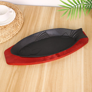 Poêle à frire classique <span class=keywords><strong>en</strong></span> <span class=keywords><strong>fonte</strong></span> antiadhésive pré-culottée <span class=keywords><strong>en</strong></span> forme de poisson 24 cm de diamètre compatible gaz et induction multifonction 2026 - Product Image 4