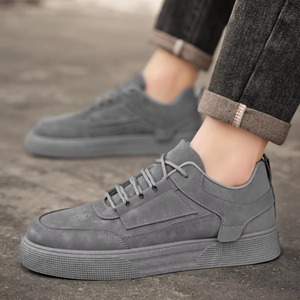 Los nuevos zapatos urbanos de caña baja para hombre son zapatillas deportivas versátiles. - Product Image 1