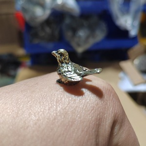 Miniature artisanale en laiton : Passerelle décorative antique en bronze massif, petite figurine d'oiseau en cuivre pour décoration de table - Product Image 2