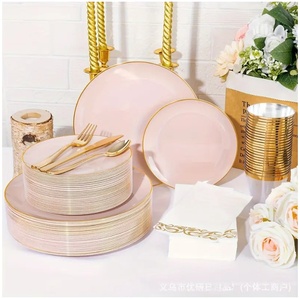 Assiette en plastique jetable à fond blanc <span class=keywords><strong>rose</strong></span> Phnom Penh Design 7.5 pouces et 10.25 pouces pour les fêtes et événements de banquet transfrontaliers - Product Image 3