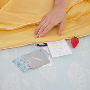 Couette d'été rafraîchissante Dohia L203*229cm en polyester, coton et fibre de bambou, pour usage domestique, lavable en machine, couleur citron clair - Product Image 1