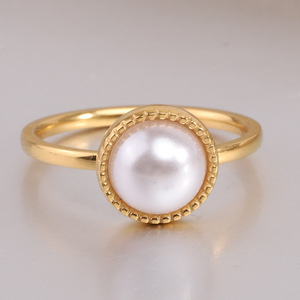Anillo con Bisel de Perlas de 10 mm, Acero Dorado, Unisex, Joyería para Uso Diario - Product Image 3
