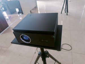 โปรเจคเตอร์พกพา A80 1080P พร้อมระบบอัตโนมัติและ WiFi 5G รองรับ 4K ความสว่าง 4500 ลูเมนส์ เสียงสเตอริโอ 3 มิติ โปรเจคเตอร์ฉายภาพระยะใกล้ A80 - Product Image 2
