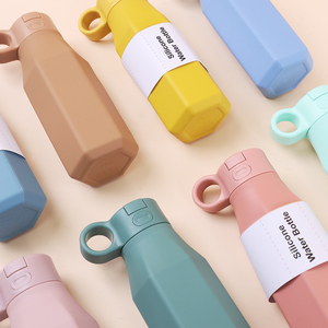 Botella de Agua Elegante de Silicona Platino, Libre de BPA, a Prueba de Fugas, Fácil de Limpiar, con Asa de Silicona para Niños y Niñas en Edad Escolar - Product Image 2